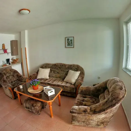 Апартаменти In St. With Terrace Светий Влас