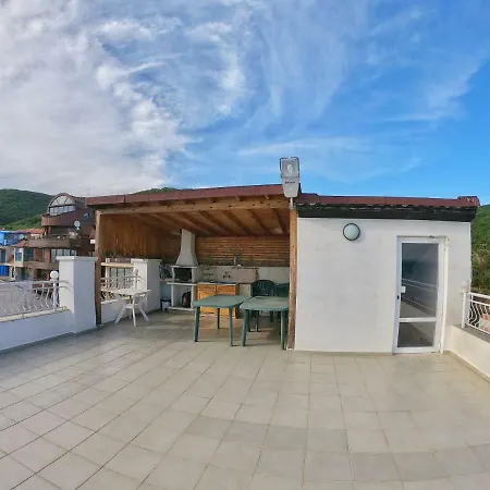 Апартаменти In St. With Terrace