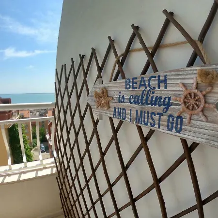 In St. With Terrace Апартаменти