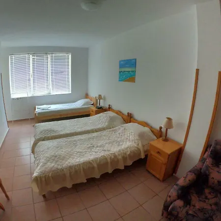 In St. With Terrace Апартаменти Светий Влас