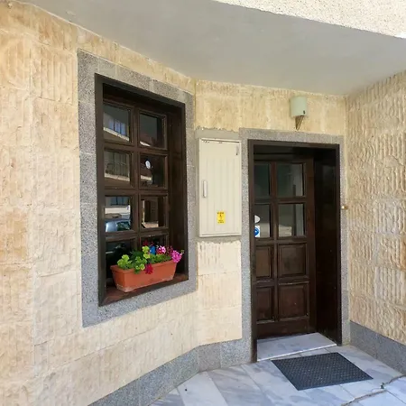 In St. With Terrace アパート